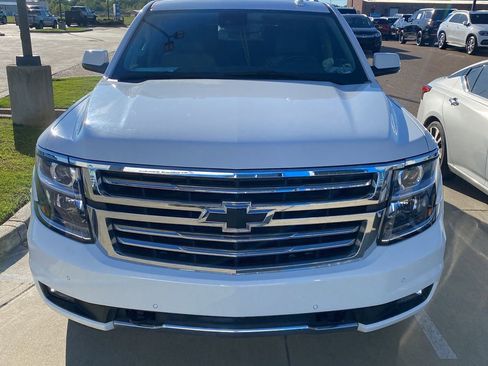 Used 2020 Chevrolet Suburban LT image 2