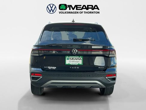 Used 2025 Volkswagen Taos SE w/ Panoramic Sunroof Package image 4