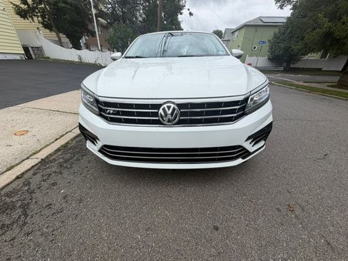 Used 2018 Volkswagen Passat 2.0T R-Line FWD image 2