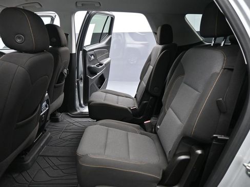 Used 2021 Chevrolet Traverse LT image 19