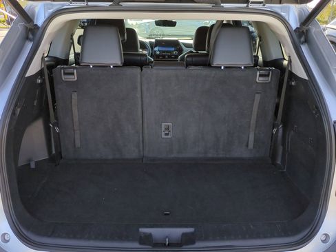 Used 2023 Toyota Highlander XLE image 13