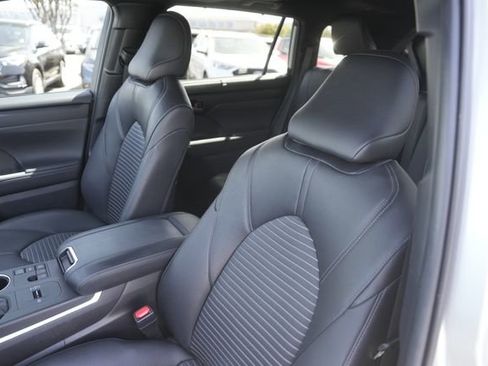 Used 2024 Toyota Highlander XSE image 10