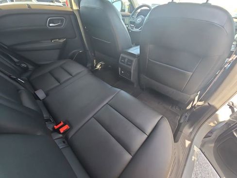 Used 2021 Nissan Rogue SL w/ Premium Package image 11