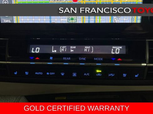 Certified 2022 Toyota Sienna Platinum image 30