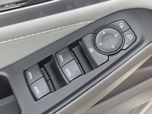 Used 2019 Chevrolet Traverse LT FWD image 22