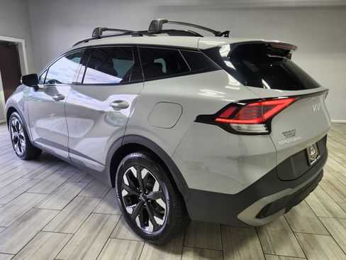 Used 2025 Hyundai Venue SEL FWD image 3