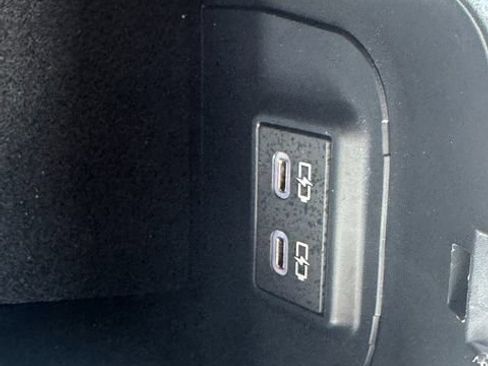 Used 2025 Toyota RAV4 XLE FWD image 36