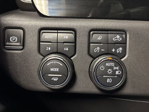 Certified 2022 Chevrolet Silverado 1500 LTZ image 27