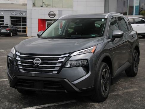 Certified 2024 Nissan Rogue SV w/ SV Premium Package AWD/4WD image 7