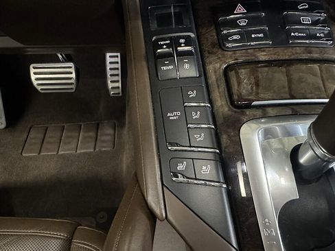 Used 2015 Porsche Cayenne Turbo w/ Premium Plus Package AWD/4WD image 32
