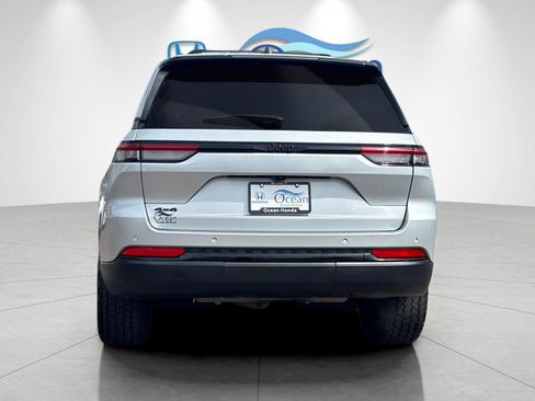 Used 2022 Jeep Grand Cherokee Altitude image 4