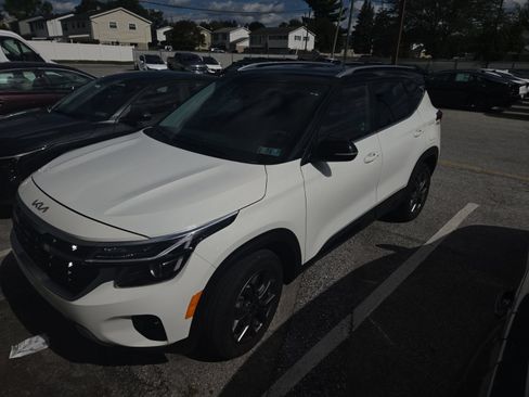 Certified 2024 Kia Seltos S AWD/4WD image 1