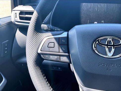 Used 2025 Toyota Sienna Limited AWD/4WD image 23