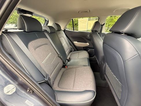 Used 2023 Hyundai Venue Limited w/ Cargo Package FWD image 36