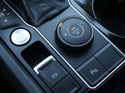 Used 2021 Volkswagen Atlas SEL image 34