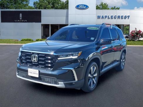 Used 2025 Honda Pilot Touring image 2