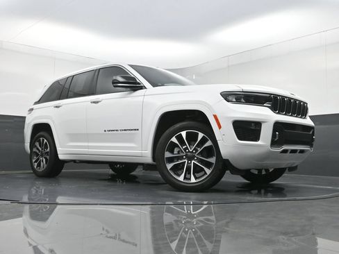 Used 2023 Jeep Grand Cherokee Overland AWD/4WD image 31