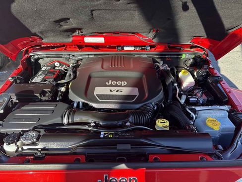 Used 2017 Jeep Wrangler Sahara image 21