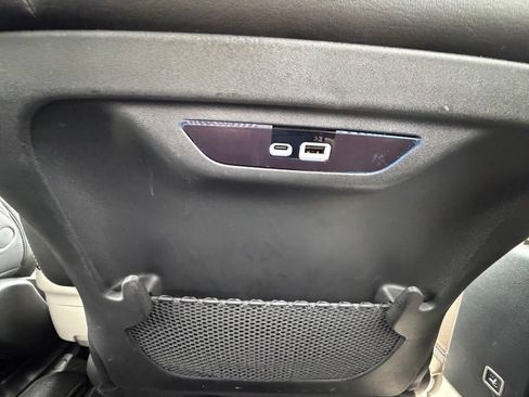 Used 2024 Chrysler Pacifica Limited FWD image 40