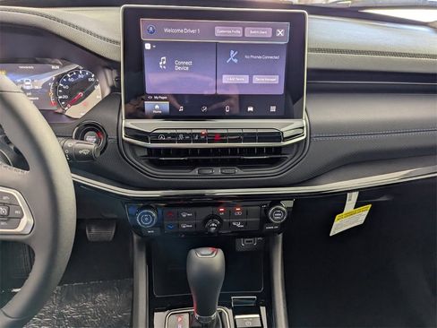 New 2026 Jeep Compass Latitude image 20