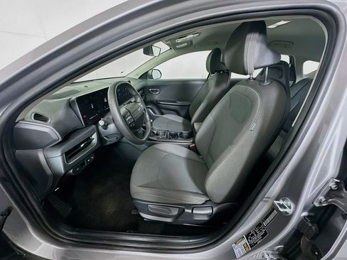 Used 2025 Kia K4 LXS image 13