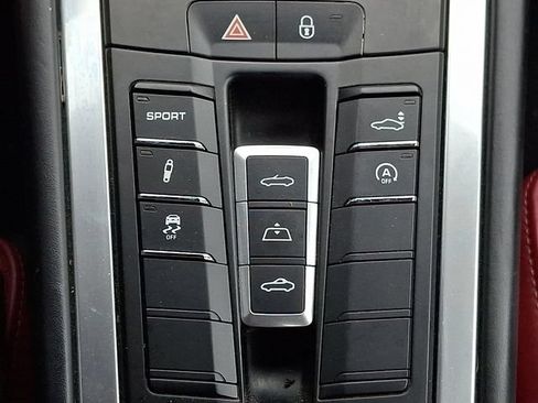 Certified 2017 Porsche 911 Carrera 4S AWD/4WD image 28
