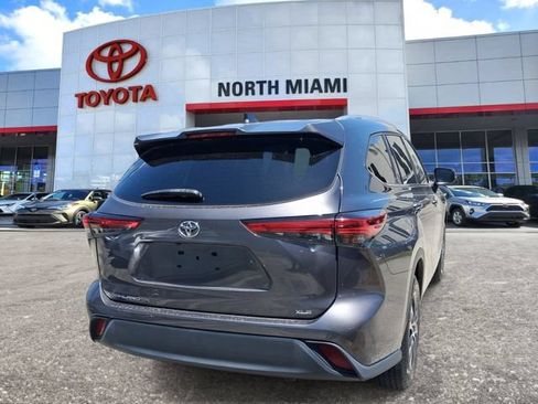 Used 2022 Toyota Highlander XLE FWD image 4