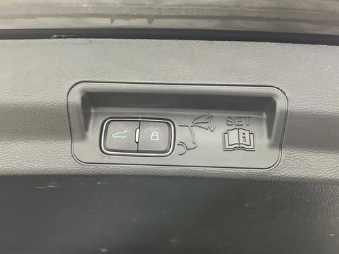 Used 2023 Ford Explorer Limited image 16