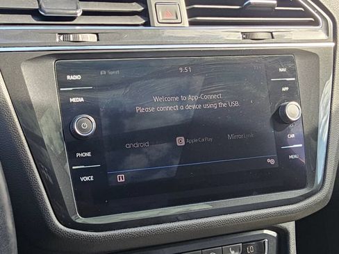 Used 2018 Volkswagen Tiguan SEL Premium AWD/4WD image 33