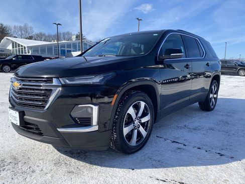 Used 2023 Chevrolet Traverse LT w/ LT Premium Package image 3