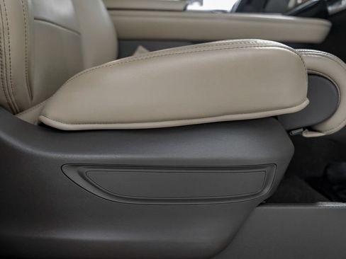 Used 2022 Lincoln Navigator L Reserve AWD/4WD image 32
