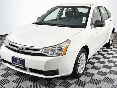 Used 2010 Ford Focus SE FWD image 5