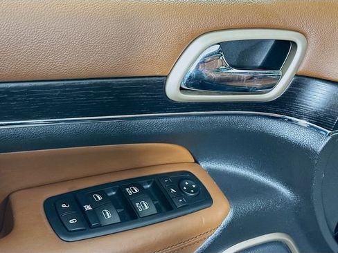 Used 2017 Jeep Grand Cherokee Summit w/ Platinum Series Group image 18