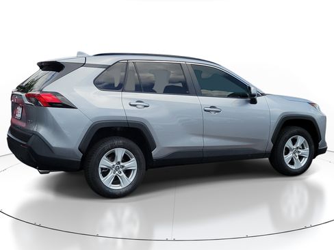 Used 2020 Toyota RAV4 XLE FWD image 6