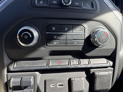 Used 2021 GMC Sierra 3500 4x4 Crew Cab w/ Convenience Package image 17