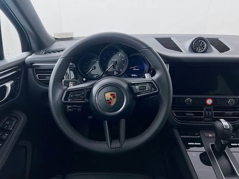 New 2026 Porsche Macan Base image 25