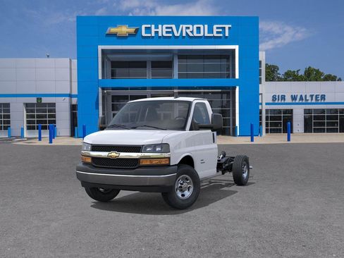 New 2025 Chevrolet Express 3500 w/ Power Convenience Package image 8