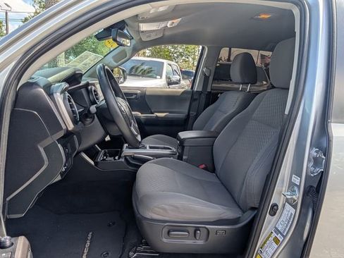 Used 2022 Toyota Tacoma SR5 w/ Technology Package RWD image 9