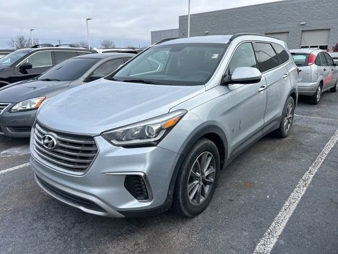 Used 2017 Hyundai Santa Fe SE image 2