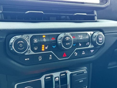 Used 2024 Jeep Wrangler Unlimited Rubicon image 28