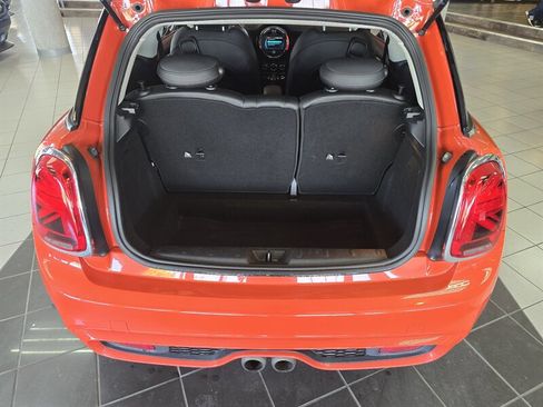 Used 2019 MINI Cooper S w/ Signature Upholstery Package image 33