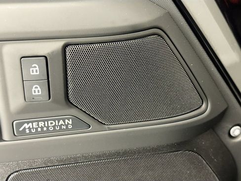 New 2026 Land Rover Defender 130 X-Dynamic SE image 15