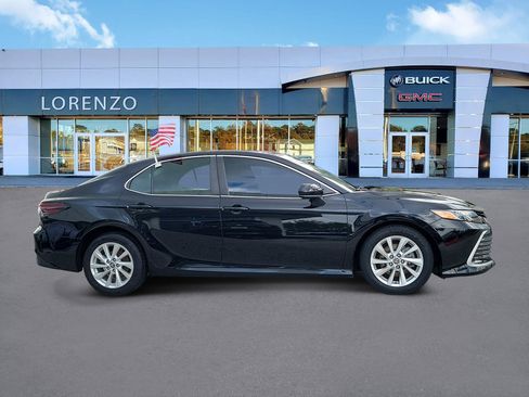 Used 2021 Toyota Camry LE FWD image 4