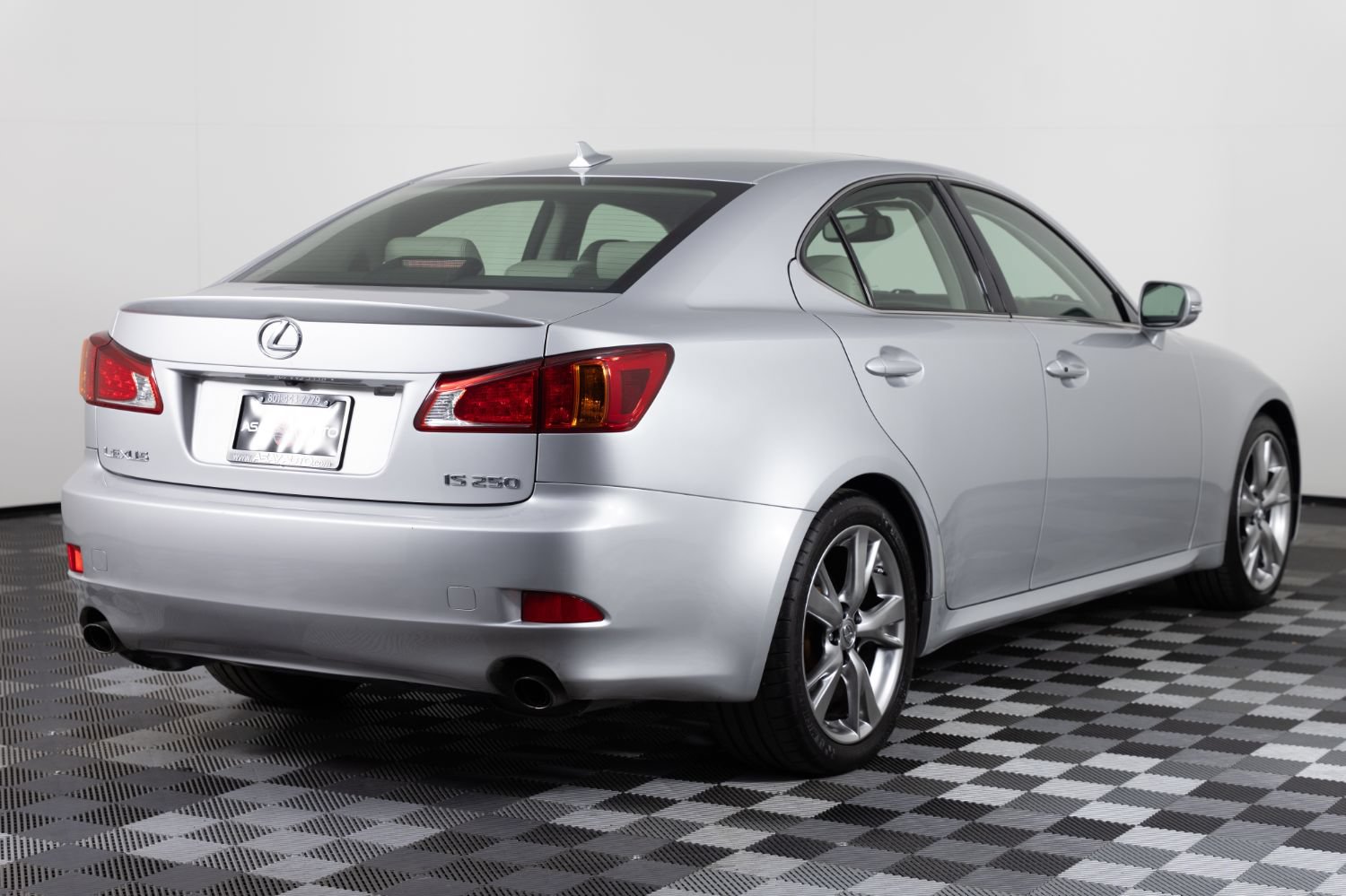 Used 2010 Lexus IS 250 w/ Premium Pkg Value Edition RWD image 7