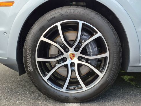 Certified 2026 Porsche Cayenne GTS AWD/4WD image 38