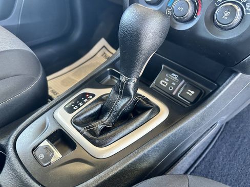 Used 2015 Jeep Cherokee Sport FWD image 21
