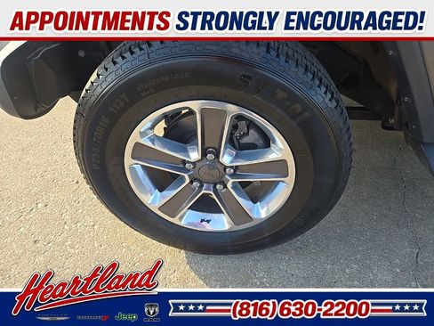 Used 2018 Jeep Wrangler Unlimited Sahara AWD/4WD image 25