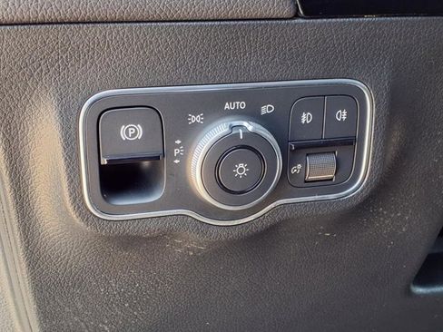 Used 2025 Mercedes-Benz GLA 250 image 39