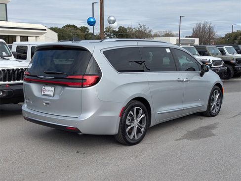 New 2026 Chrysler Pacifica Pinnacle image 5