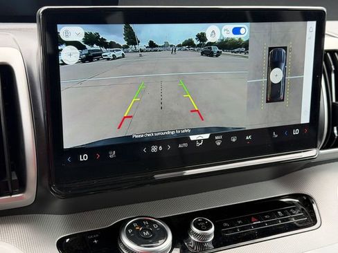 Used 2025 Ford Expedition Active AWD/4WD image 18